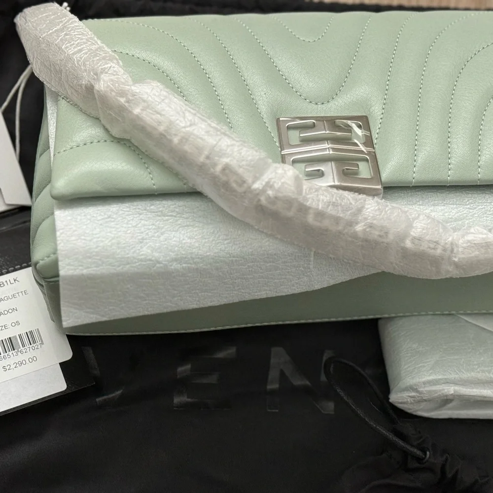 ✨ Givenchy 4G Soft Baguette – Celadon – BRAND NEW – Full Set + Cardholder ✨ - Picture 3 of 9